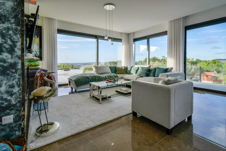 Sala de estar panorâmica — vista 1 — Propriedade na Região Oeste