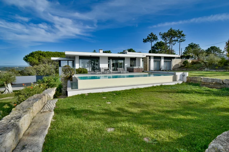Propriedade com moradia, apartamento e piscina — Região Oeste Região Oeste Imobiliario Região Oeste Foto