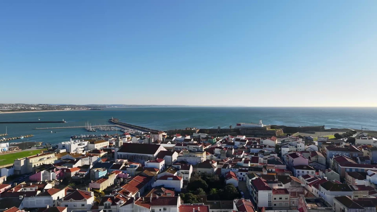 Sequência visual de imóveis e espaços apresentada pela Dekoser